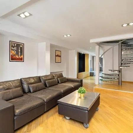 Golden - Elegant & Stylish 3-floor - Old Town Apartment *