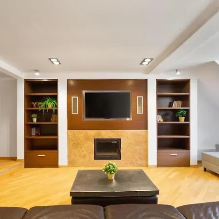 Golden - Elegant & Stylish 3-floor - Old Town *
