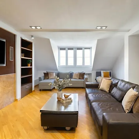 Golden - Elegant & Stylish 3-floor - Old Town Apartment *