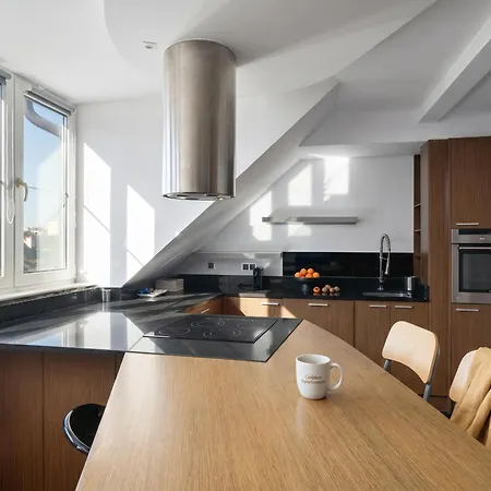 Golden - Elegant & Stylish 3-floor - Old Town Apartment