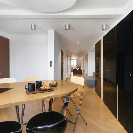 Golden - Elegant & Stylish 3-floor - Old Town Apartment *