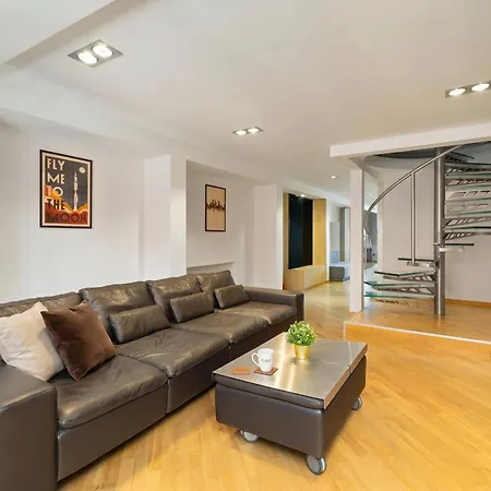 Golden - Elegant & Stylish 3-floor - Old Town *