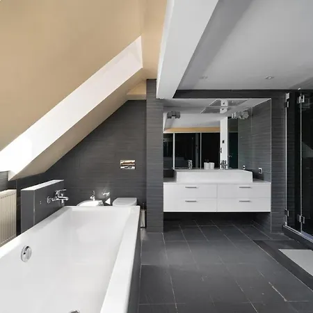 Golden - Elegant & Stylish 3-floor - Old Town *