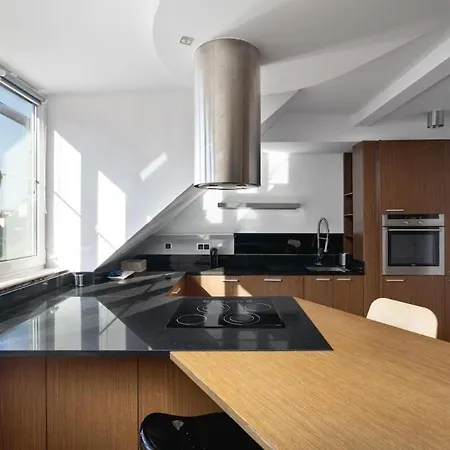 Golden - Elegant & Stylish 3-floor - Old Town