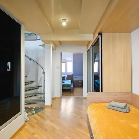 Golden - Elegant & Stylish 3-floor - Old Town Apartament